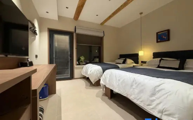 Kanas JunYue Courtyard Homestay