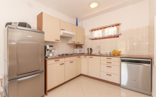 Beautiful Home in Pirovac With Wifi and 2 Bedrooms