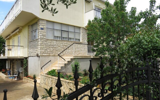 Fantastic Studio Angie In Flower Garden