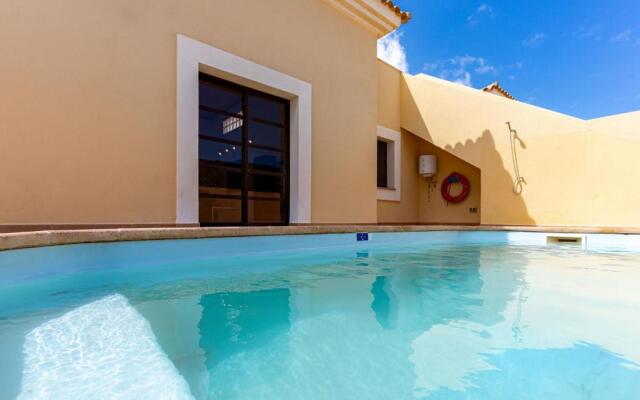 HolidayVilla Serenity with Pool & BBQ by HolidaysHome