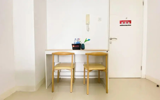 Relaxing And Homey 2Br At Bassura City Apartment