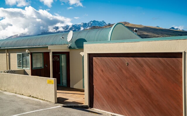 Lakefront Living At Remarkables - West