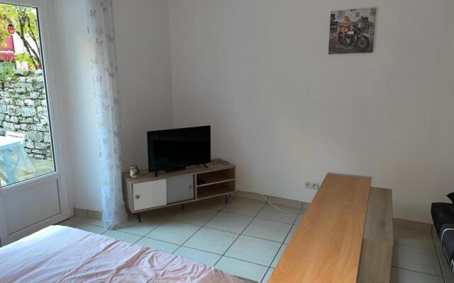 Studio 4 couchages avec terrasse proximité du lac