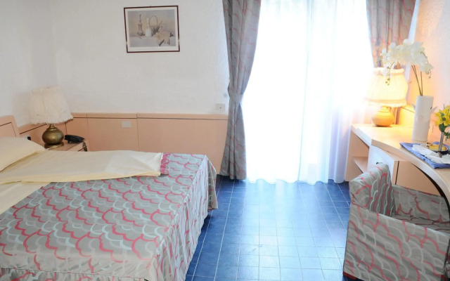 Marina Club Hotel