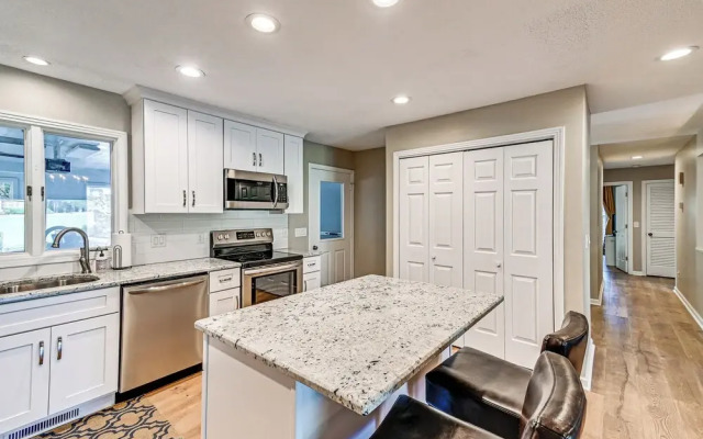 Charming Pinehurst Getaway w/ Golf Course View!