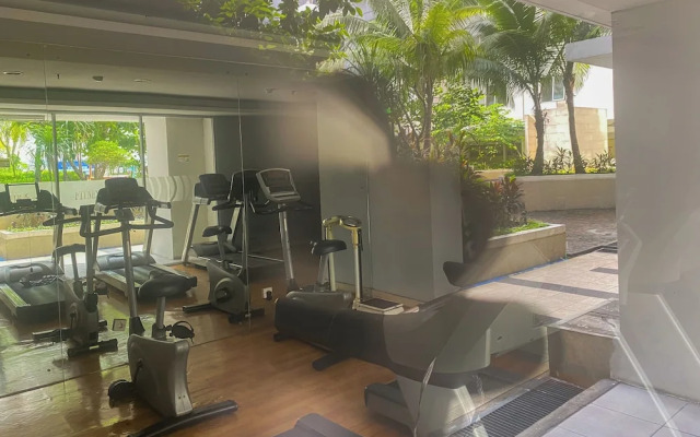 Modern Look 2Br At Bassura City Apartment