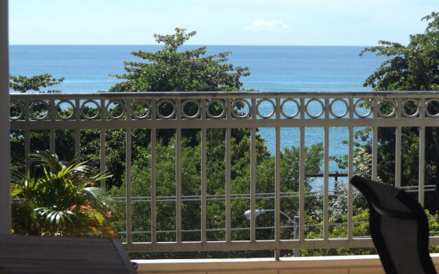 Front Beach Luxury Apartment