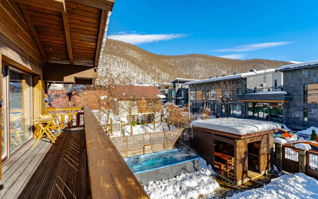 Chalet Twins (Chalet Twins)