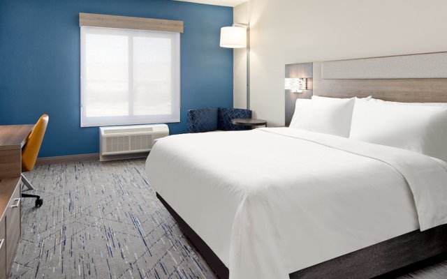 Holiday Inn Express & Suites Palm Desert - Millennium