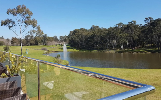 Lakeside Hotel and Conference Centre