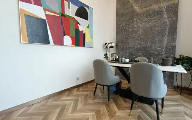 Gaoyin Sky Apartment (Kunming Tongde Plaza Store)