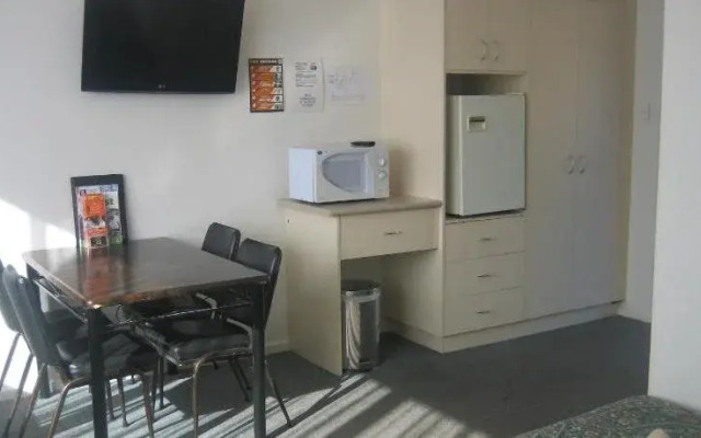 Golden Hills Motel