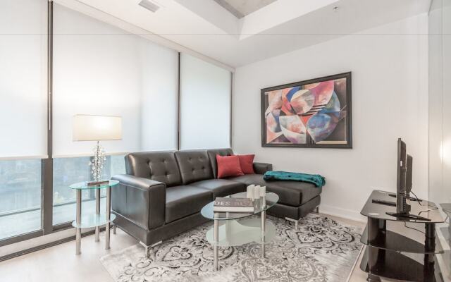 Amazing 1BR in Popular King West