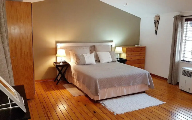 Six Valk Avenue Guest House