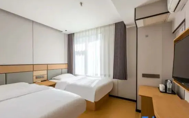 Super 8 Preferred Hotel (Beijing Jiaomen East Metro Station)