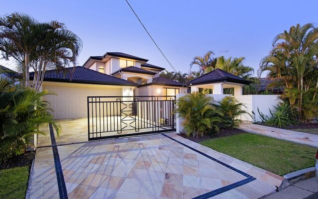 Stunning Lake Front House Amalfi Drive