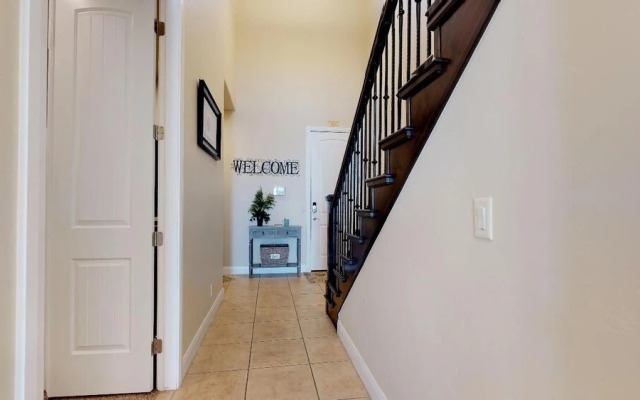 Southern Delight 3 Bedroom Apts by RedAwning