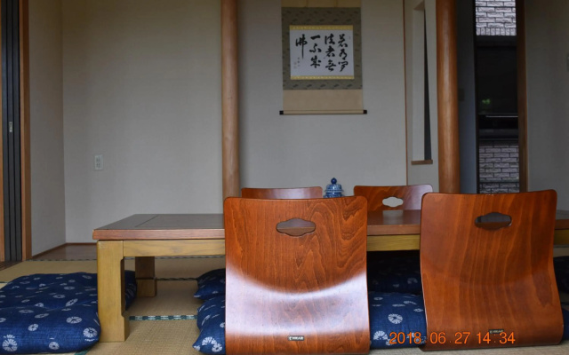 平楽園弐番館２階 – Guest Rooms – Yokohama