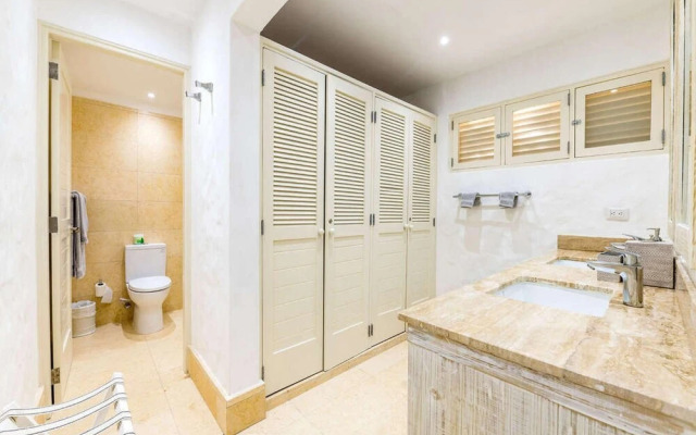 Sunny Vacation Villa 51