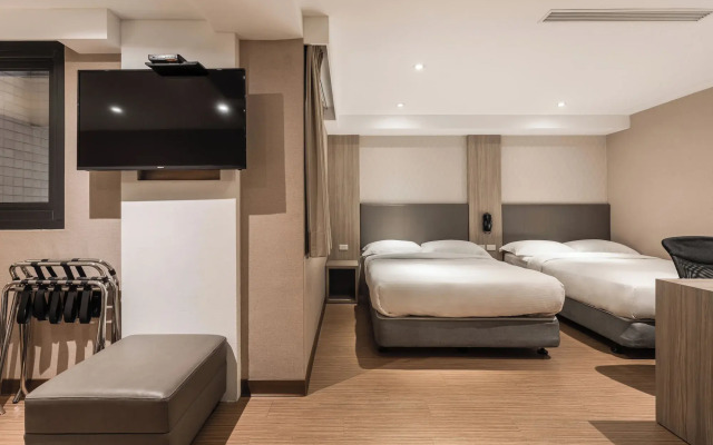 The Riverside Hotel International