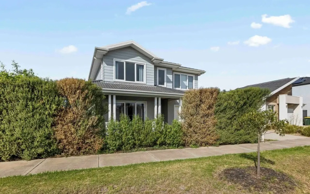 StayAU Contemporary 5BRM Families Home Point Cook