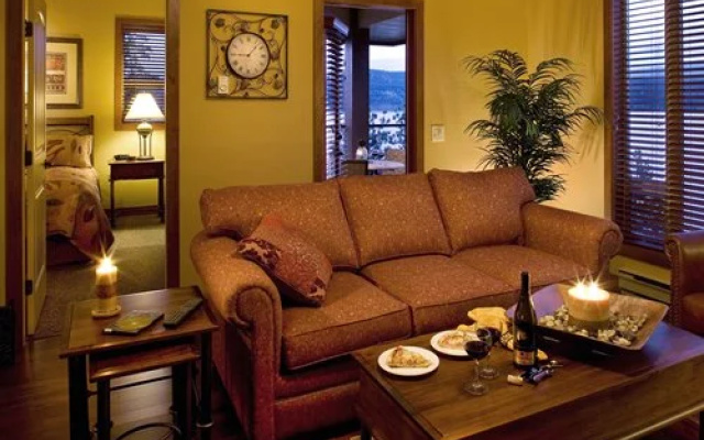 Pointe Beach Villas, Kelowna, Canada