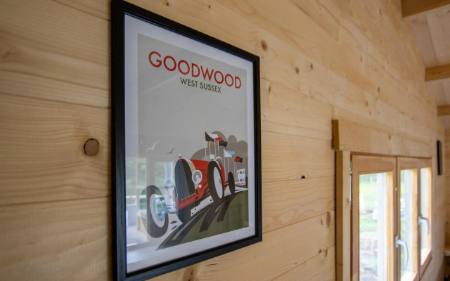 New Stunning Lake View Log Cabin With Hot Tub