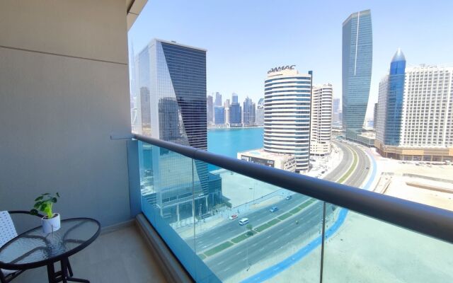 SuperHost - Elite Studio With Balcony Overlooking the Canal