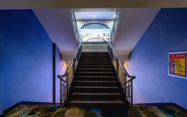 金太阳精品酒店(莲塘二中柏岗地铁站店)