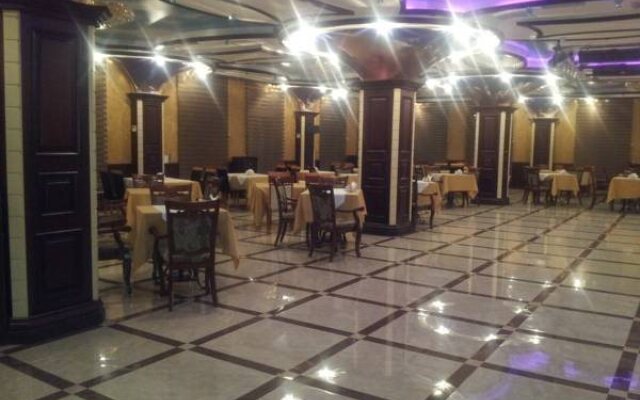 Deluxe Hotel and Spa