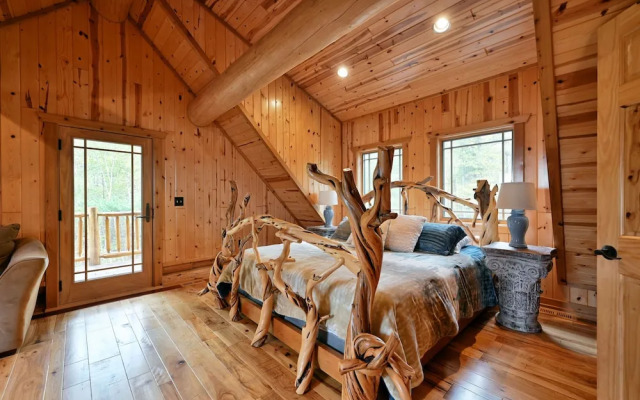 Osprey Lake Cabin 4 Bedroom Home by RedAwning