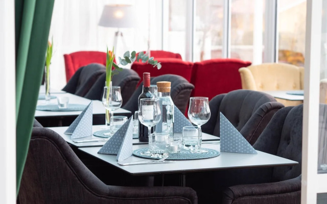 Björkbackens Karaktärshotellet - Stugby