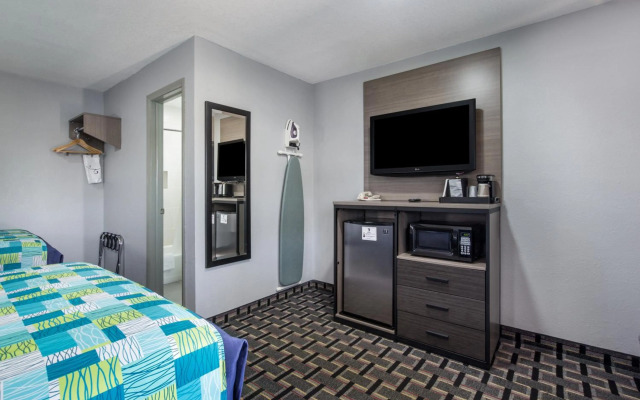 Knights Inn and Suites Salem