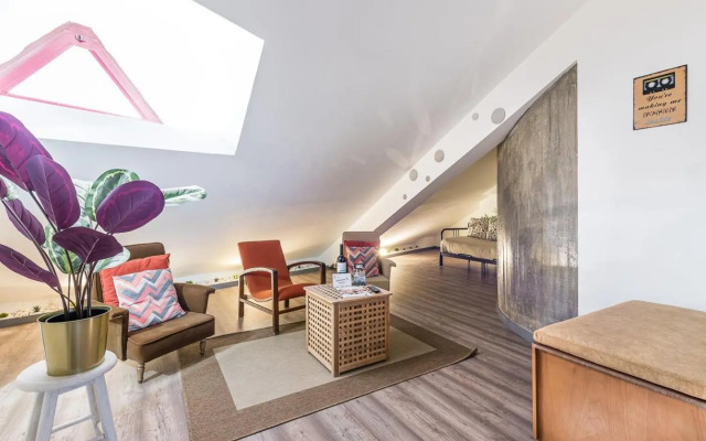 Guestready - Red Stripes