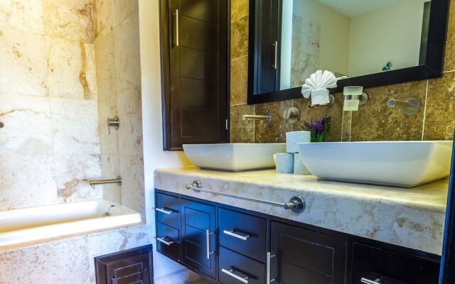 El Faro 205 Surf 2 Bedroom Condo by Redawning