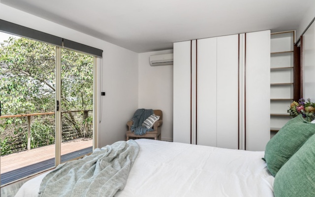 Your Luxury Escape - Cedar View – Guest Rooms – Byron Bay