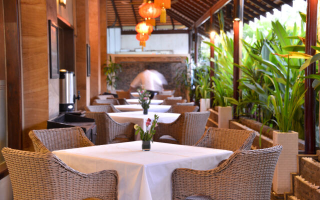 Almond Hotel Sothearos