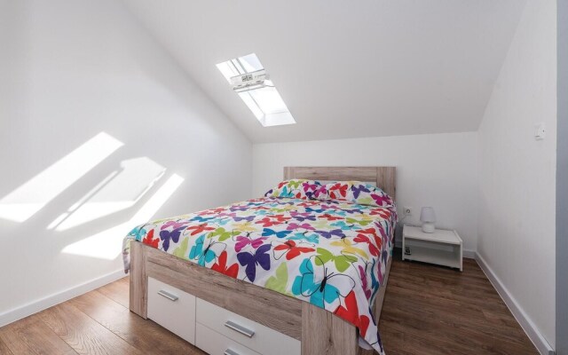 Amazing Home in Brodarica With Wifi and 6 Bedrooms