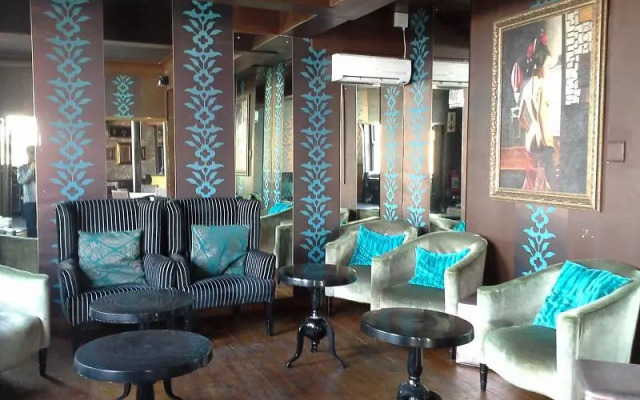 District Six Backpackers