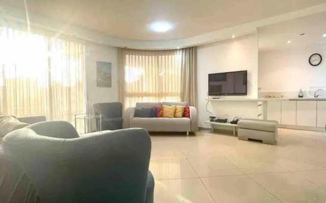 Sunny 3BR Apartment Golf Residence