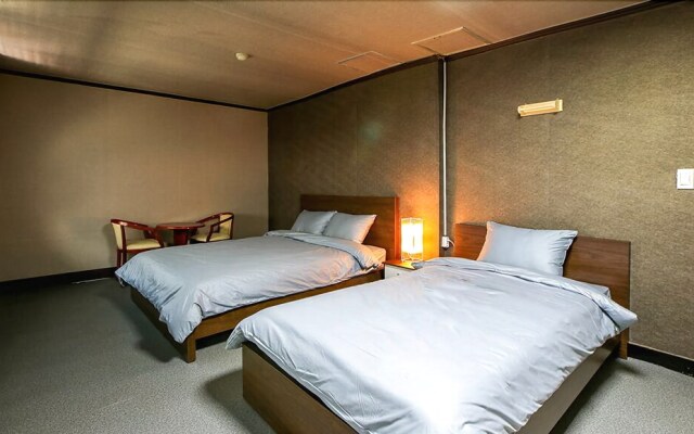 Seven Motel