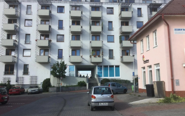 Sunny Two-story Apartment Kyje