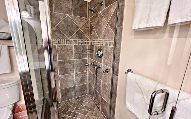 Porpoise Pass - Ground Floor Guest Suite