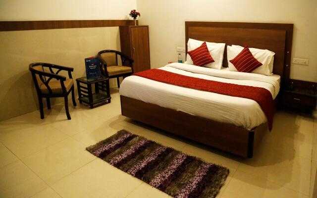 Capital O 4302 Hotel Imperial Lodge