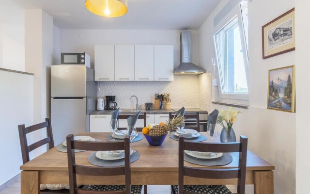 Nice Apartment in Pula With Wifi and 2 Bedrooms