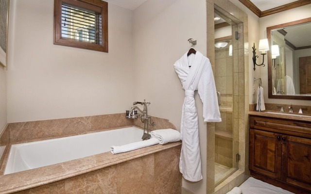 Luxury 2 Bedroom Residence in Lionshead Village