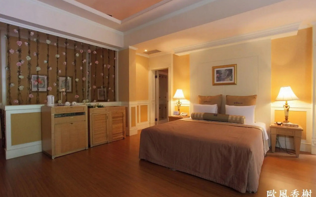 Regale Villa Hotel
