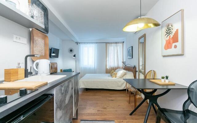 Stylish Studio Apartment by Irundo