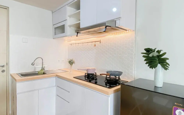 Studio Near Rajawali Station At Amethyst Apartment