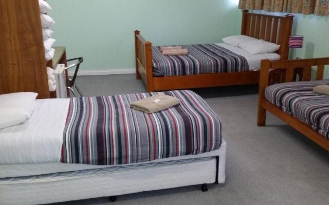 Warners Bay Hotel